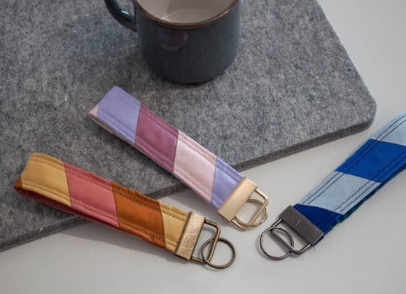 Porte-clé patchwork graphique porte-clé patchwork rayés tendance rose bleu et orange